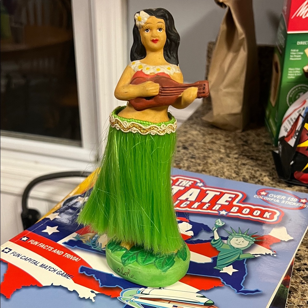 Vintage 1999 Hula Girl Figurine with Green Grass Skirt ((rare))